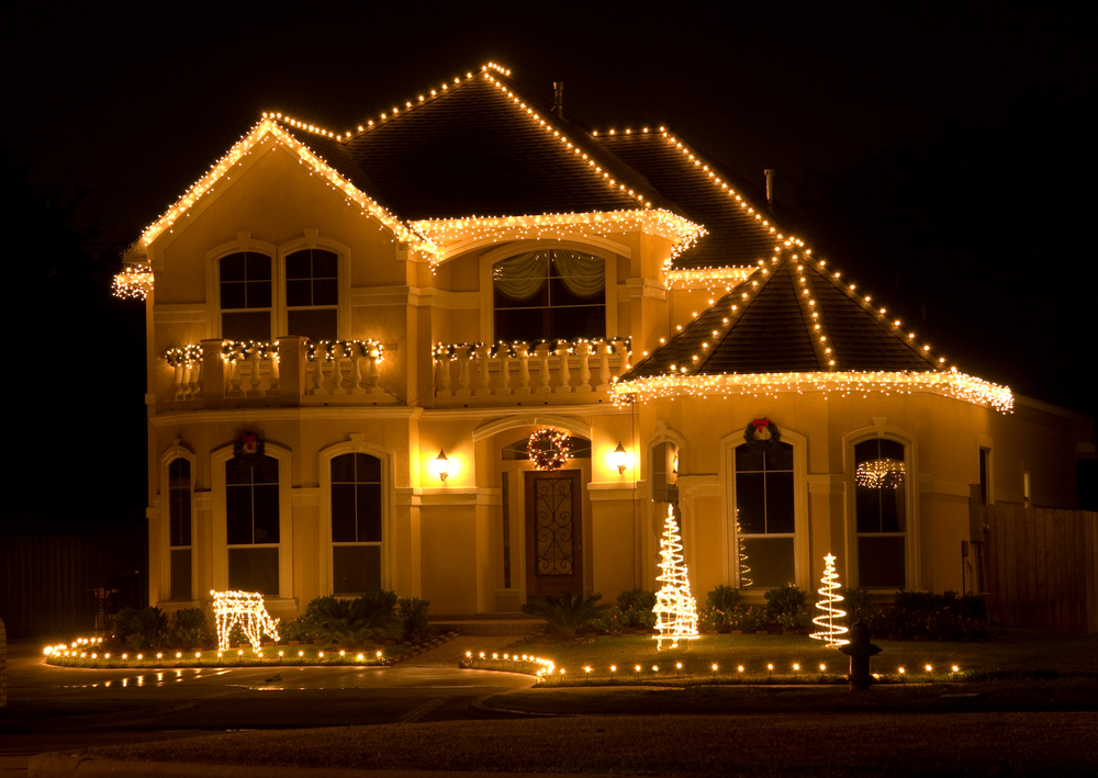 Hire Professionals to Install Holiday Lighting